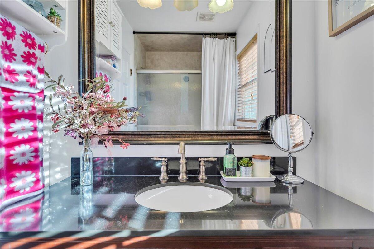 232 Eugene DR NW