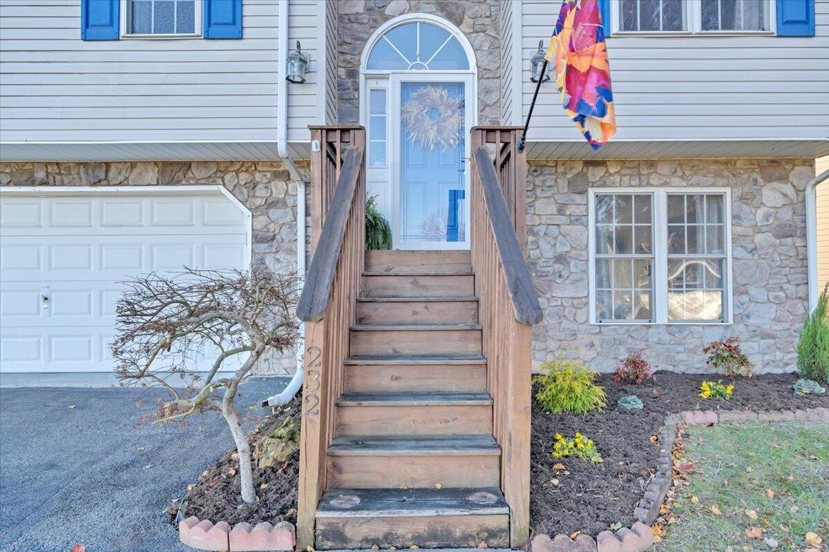 232 Eugene DR NW