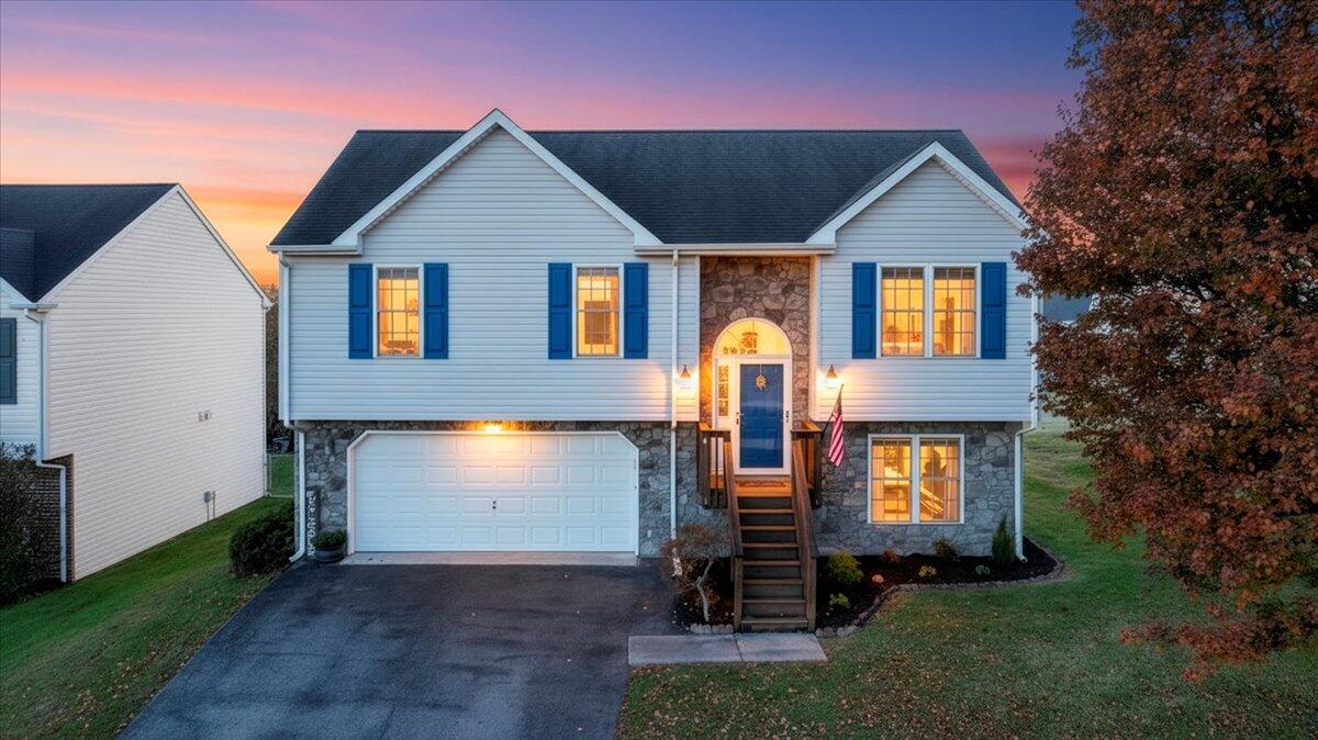 232 Eugene DR NW