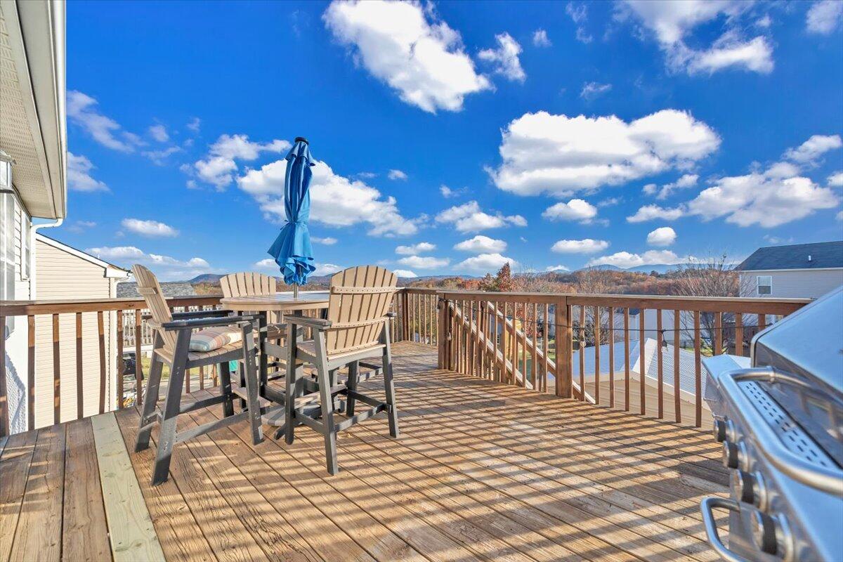 232 Eugene DR NW