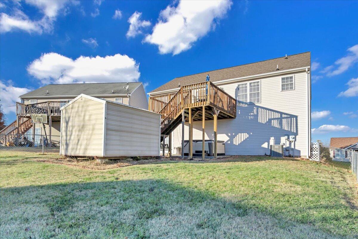 232 Eugene DR NW