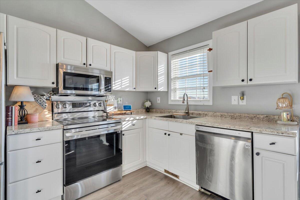 232 Eugene DR NW