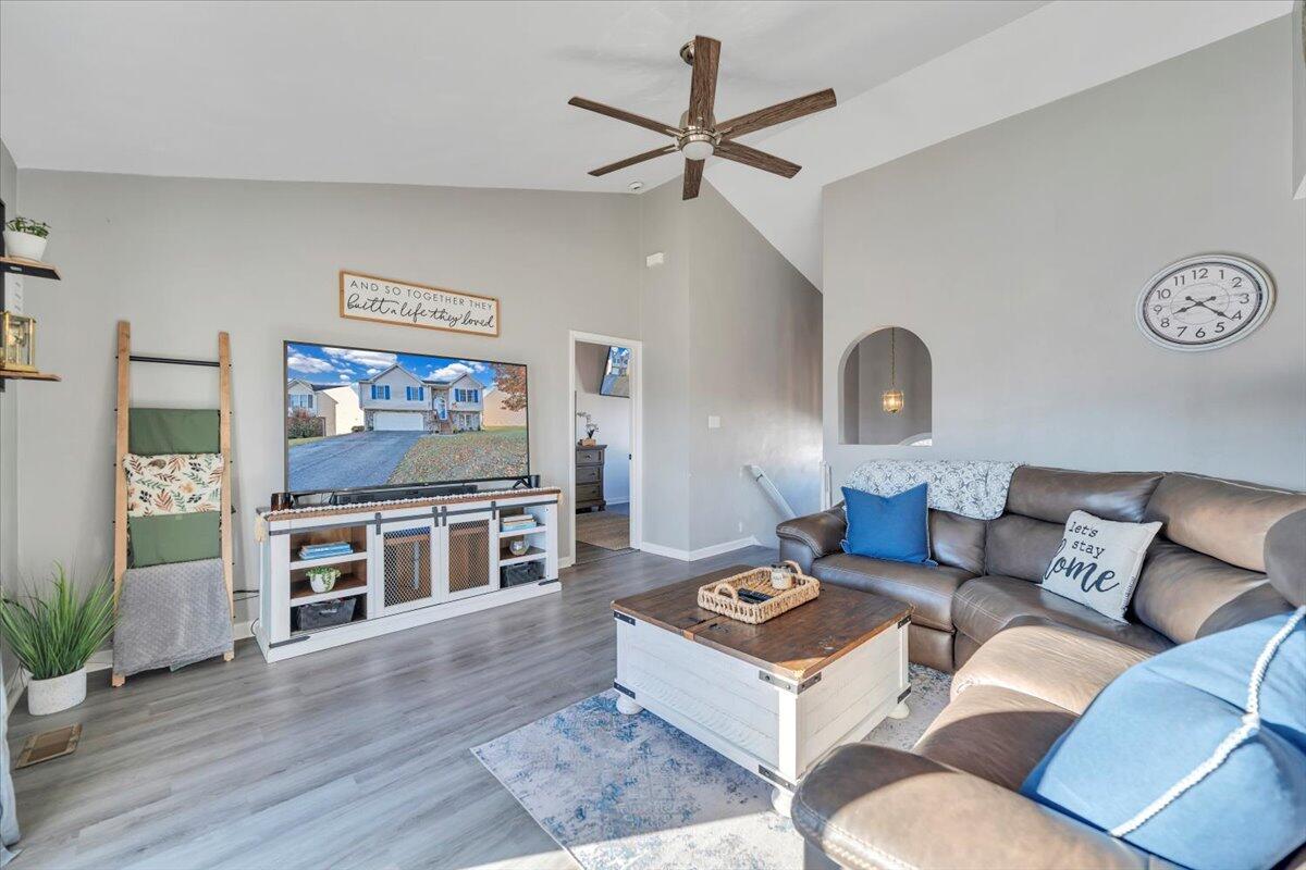232 Eugene DR NW