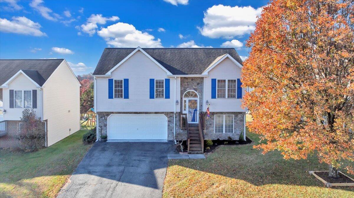232 Eugene DR NW