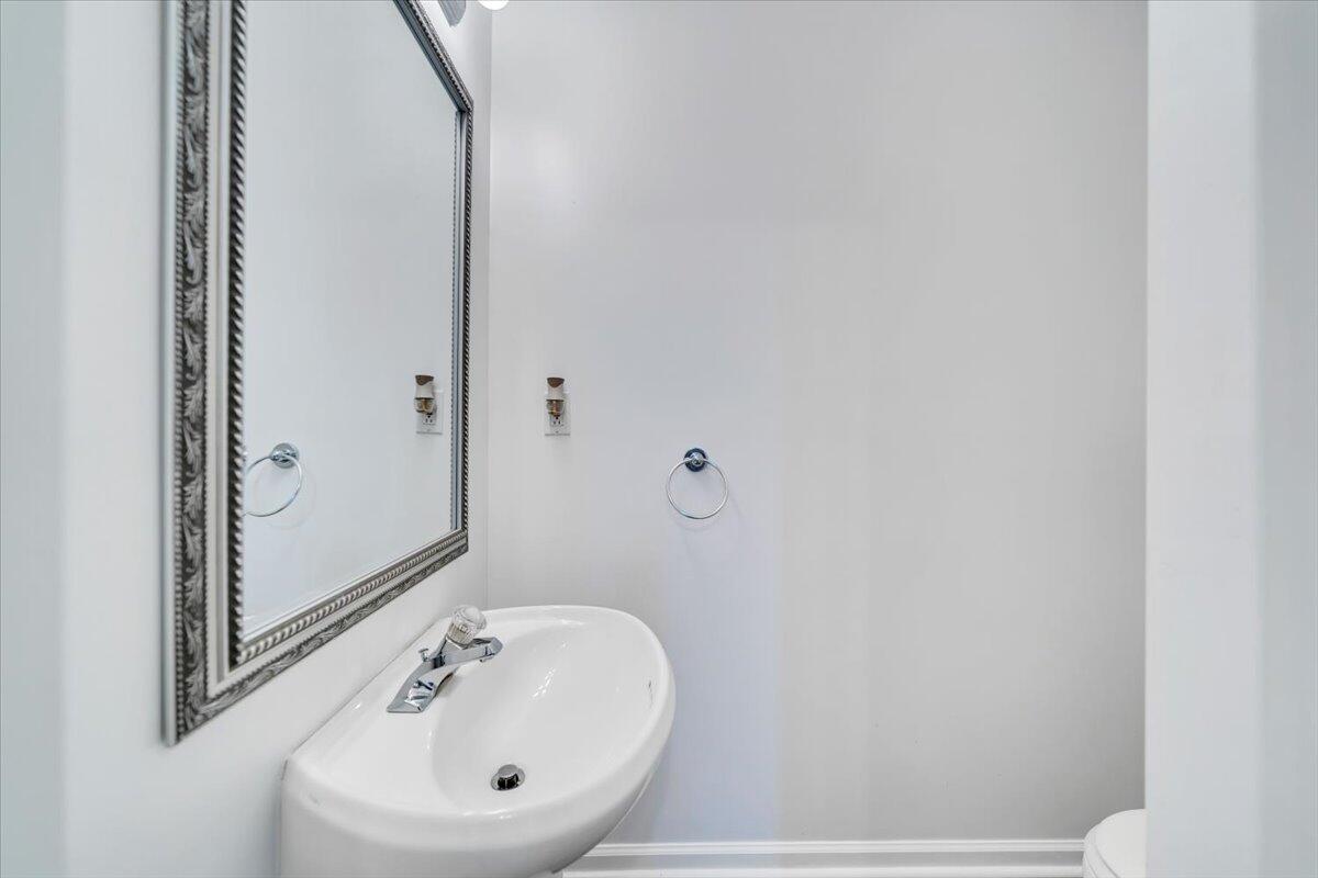 232 Eugene DR NW