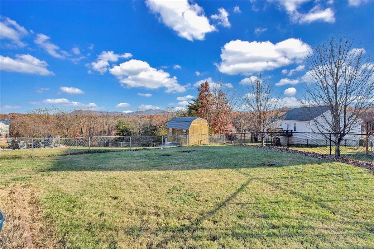 232 Eugene DR NW