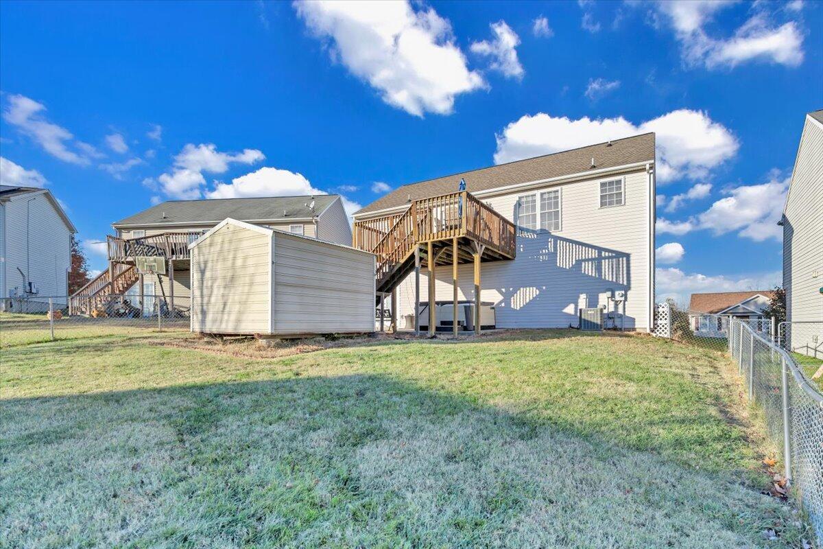 232 Eugene DR NW