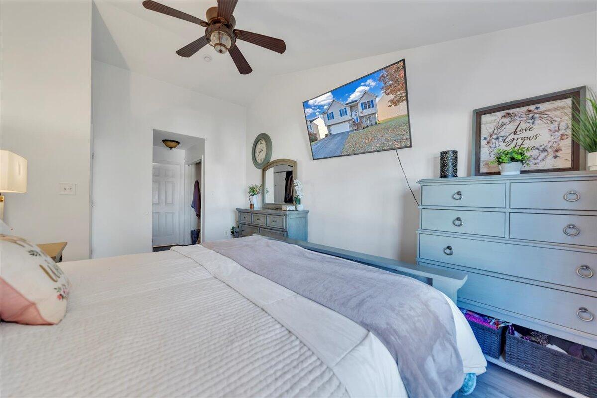 232 Eugene DR NW