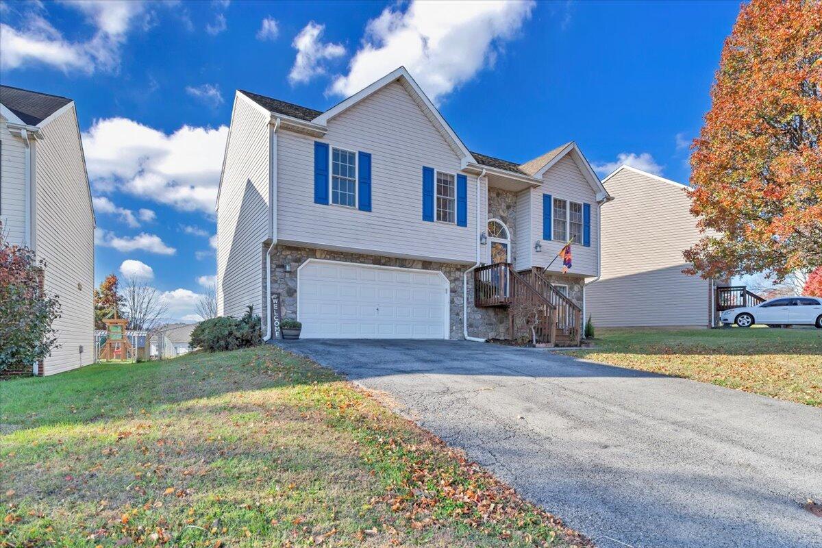 232 Eugene DR NW