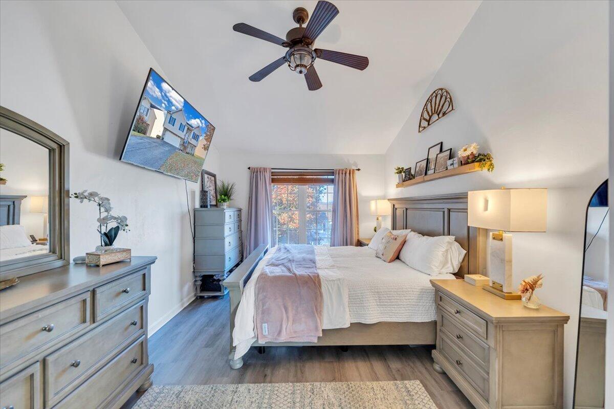 232 Eugene DR NW