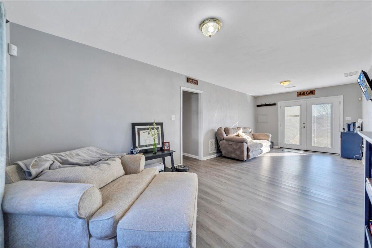 232 Eugene DR NW