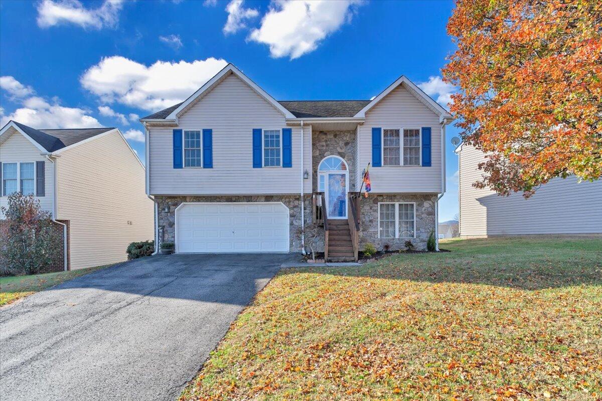 232 Eugene DR NW