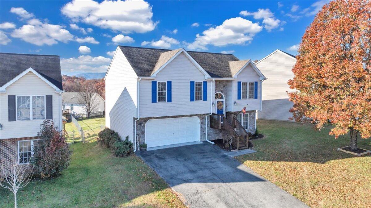 232 Eugene DR NW