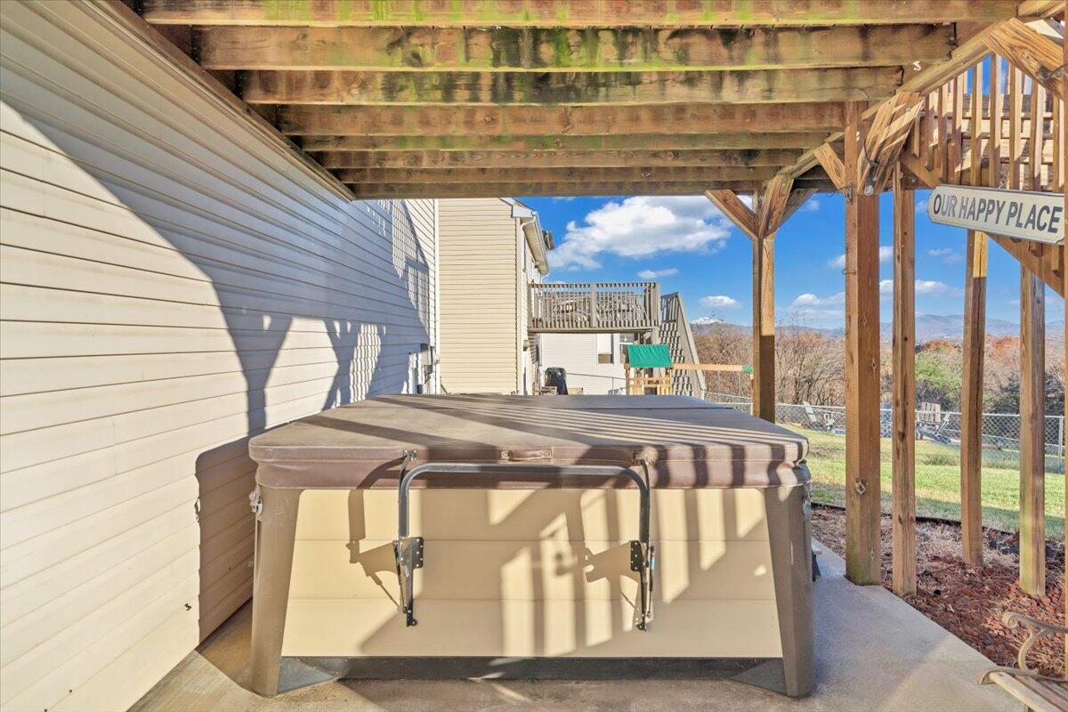 232 Eugene DR NW