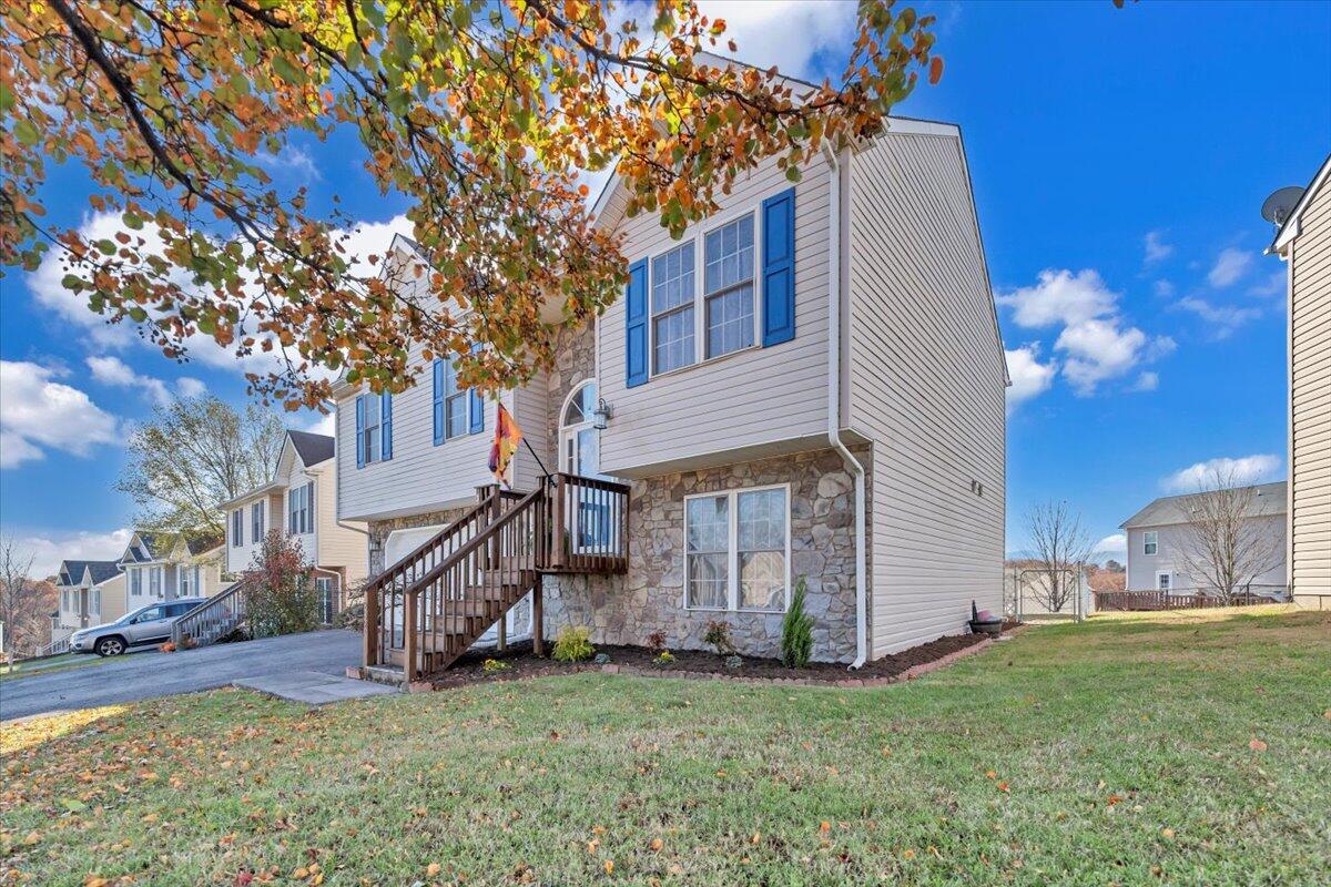 232 Eugene DR NW