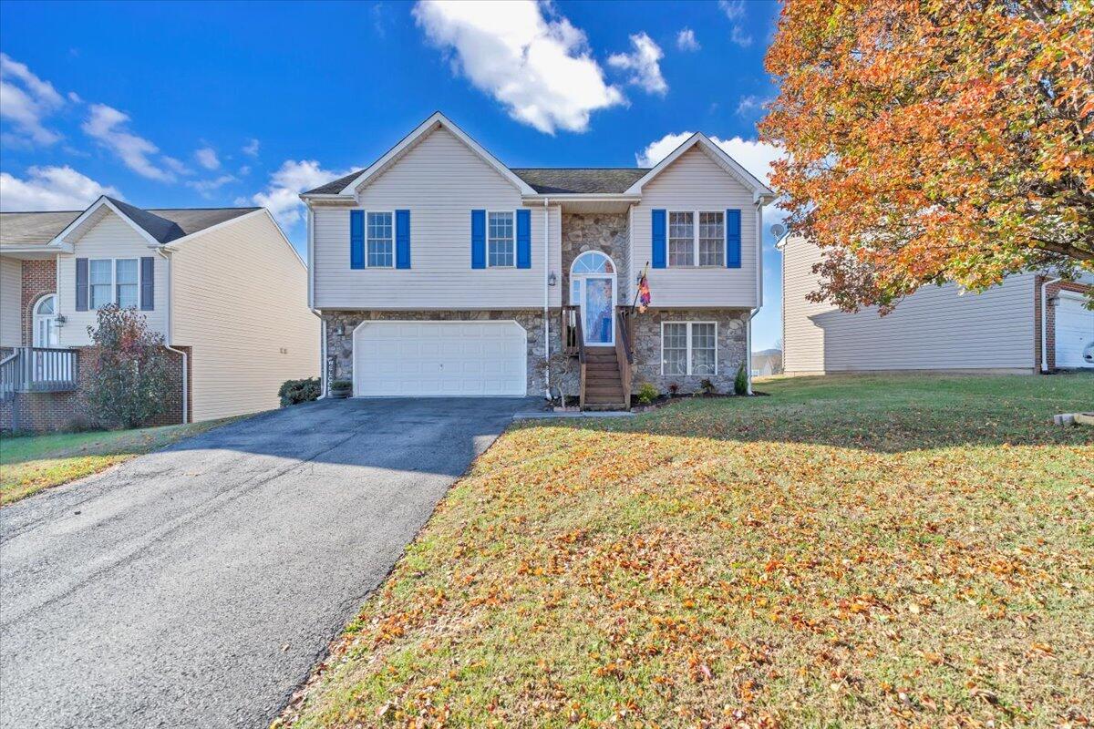 232 Eugene DR NW