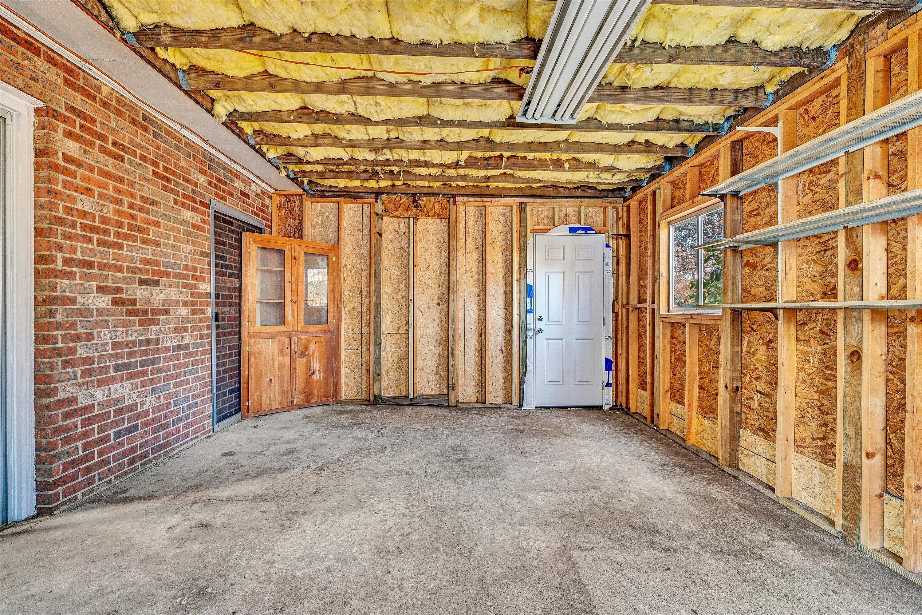 915 Halifax CIR