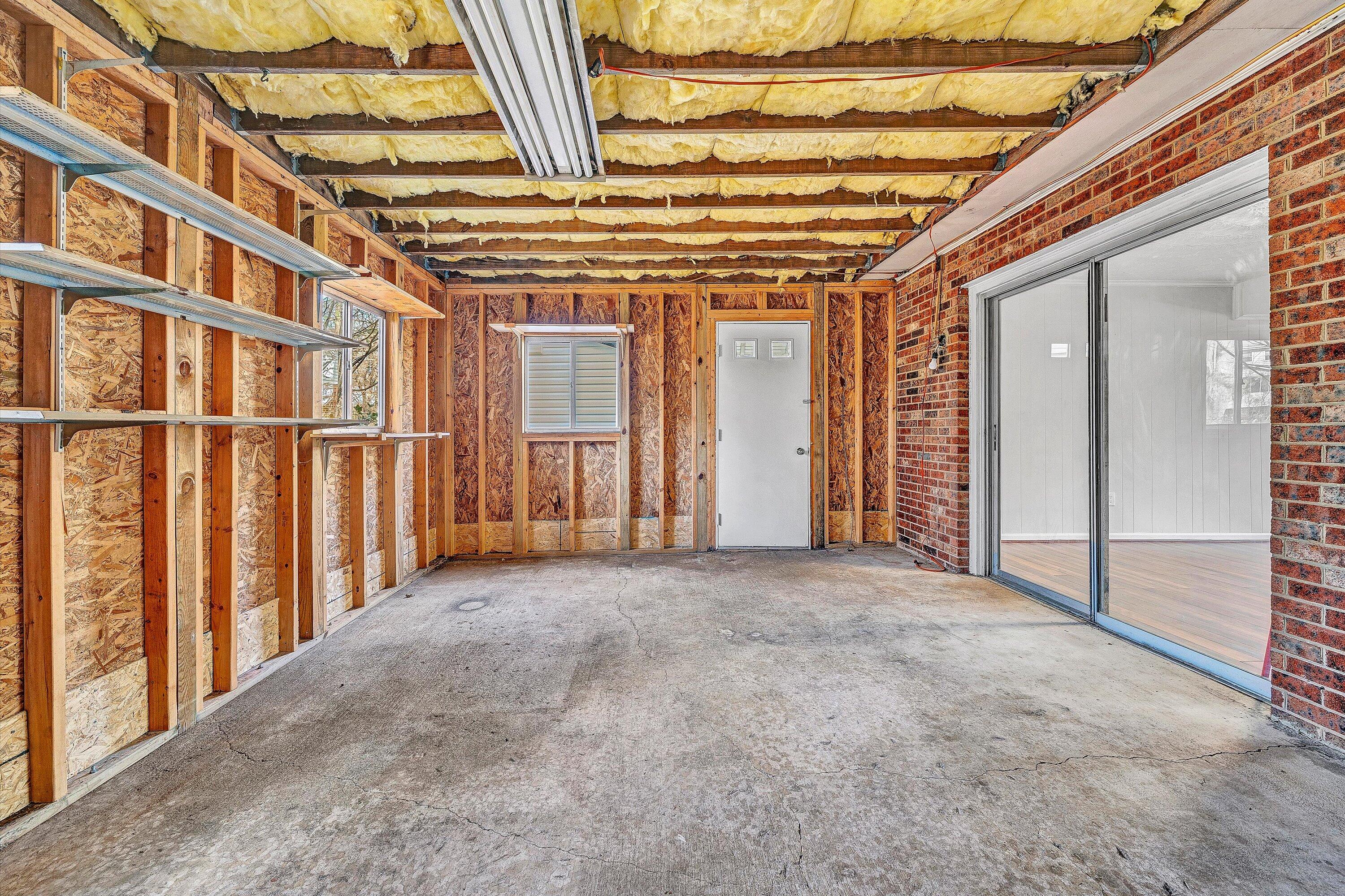 915 Halifax CIR