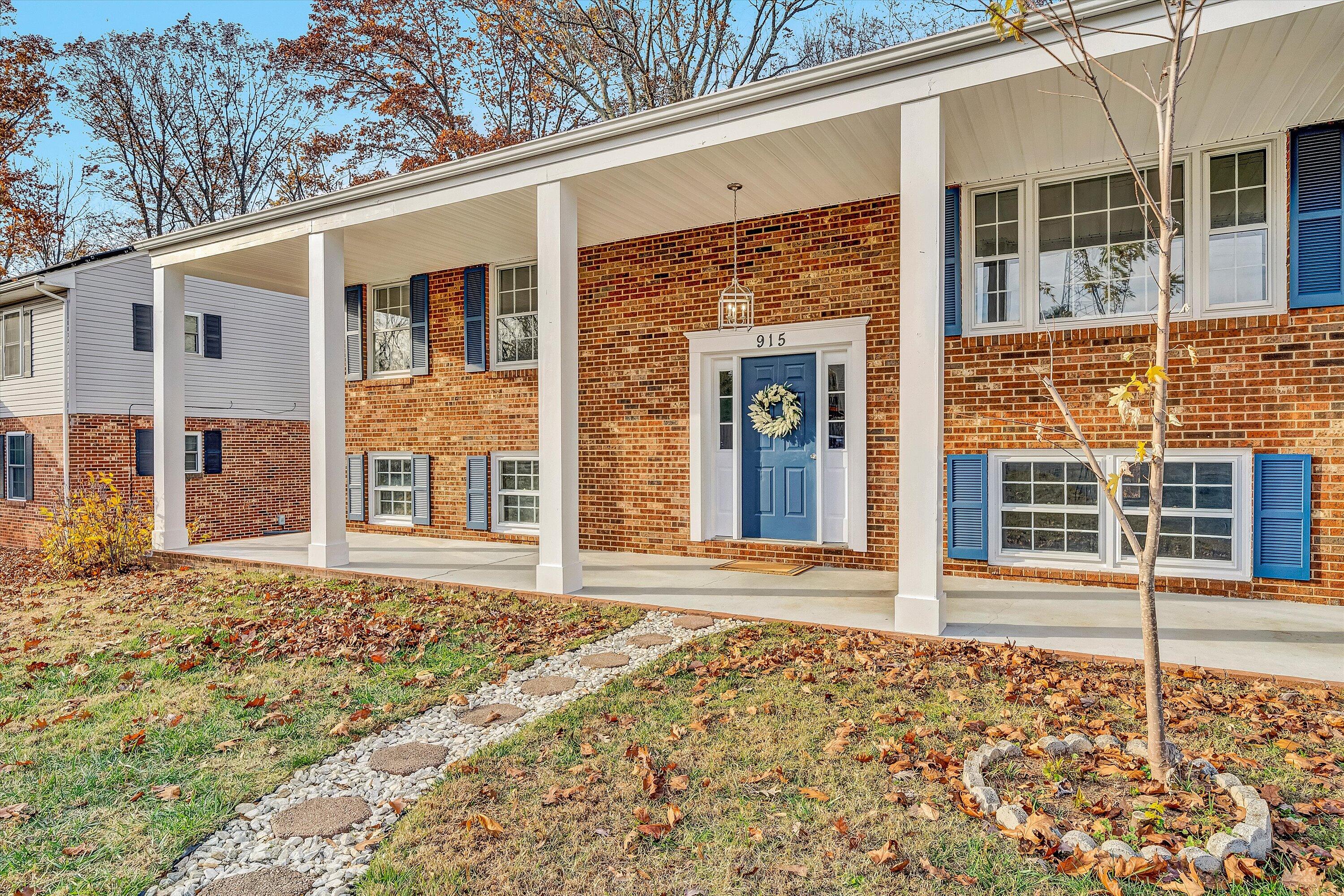915 Halifax CIR