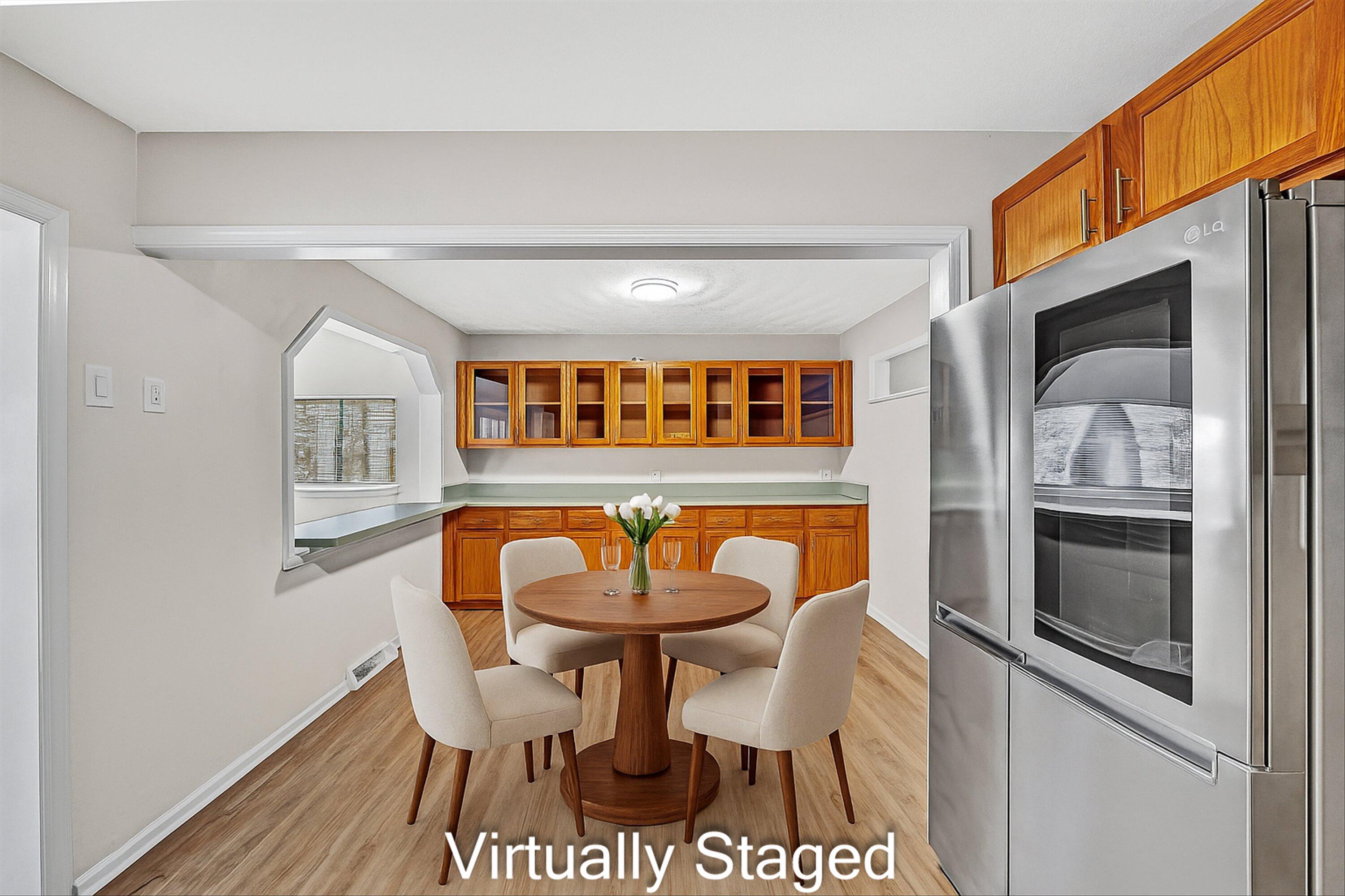915 Halifax CIR
