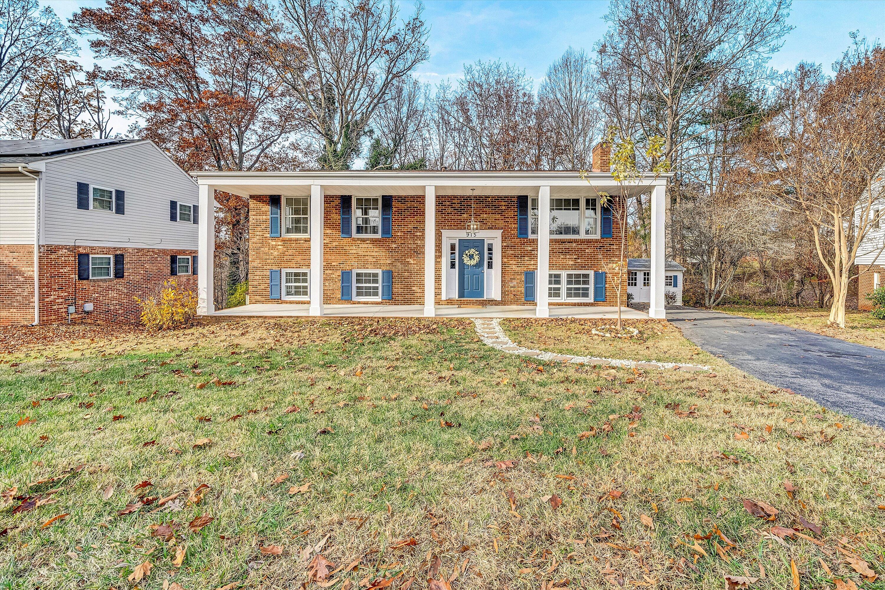 915 Halifax CIR