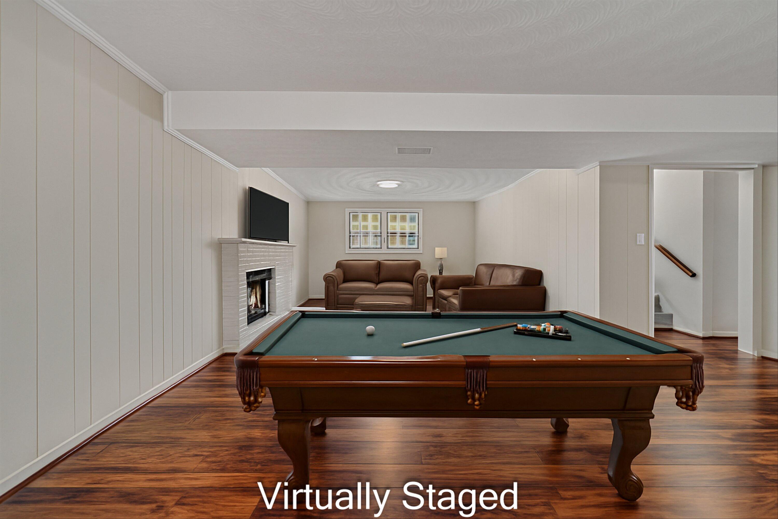 915 Halifax CIR
