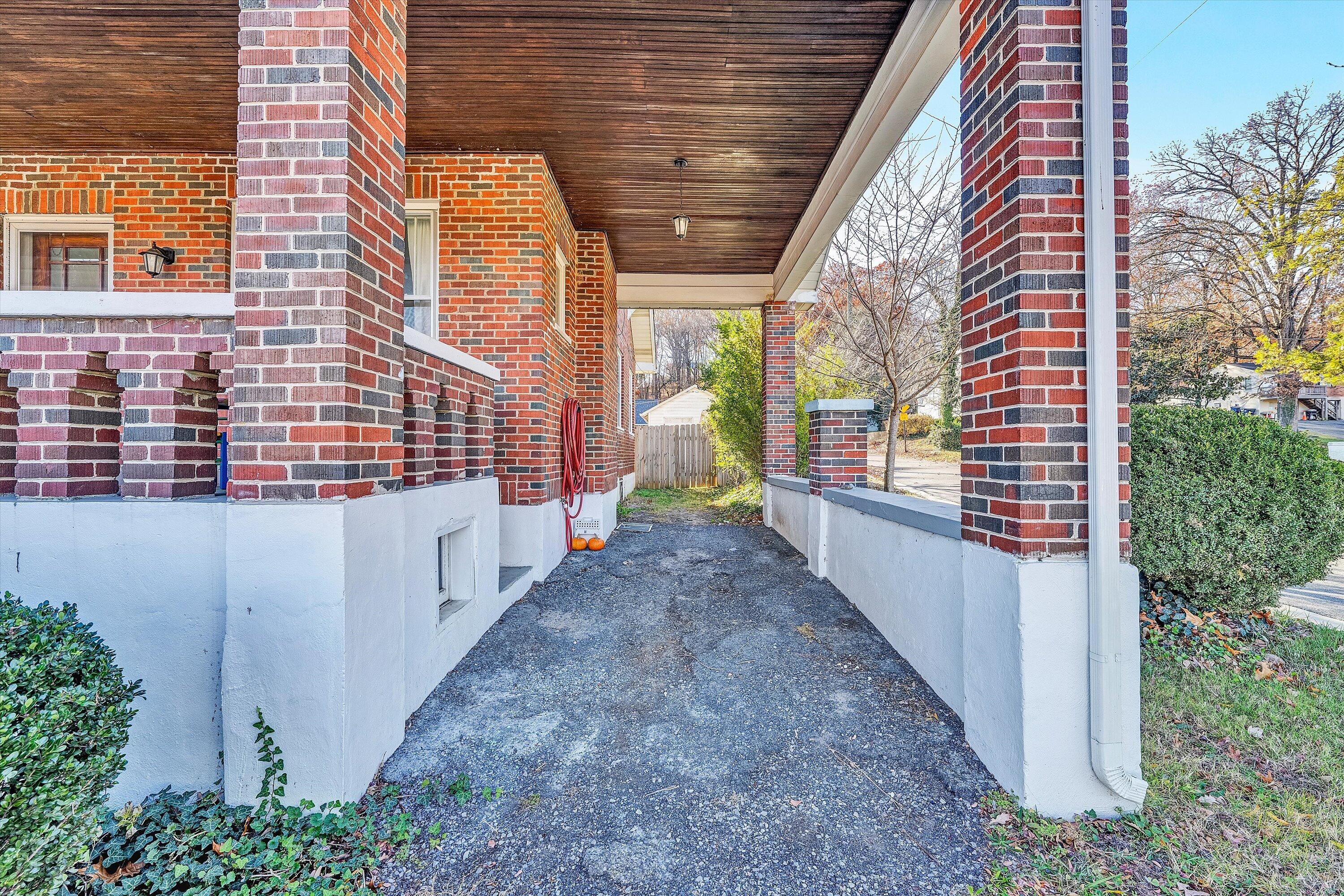 2660 Sweetbrier AVE SW