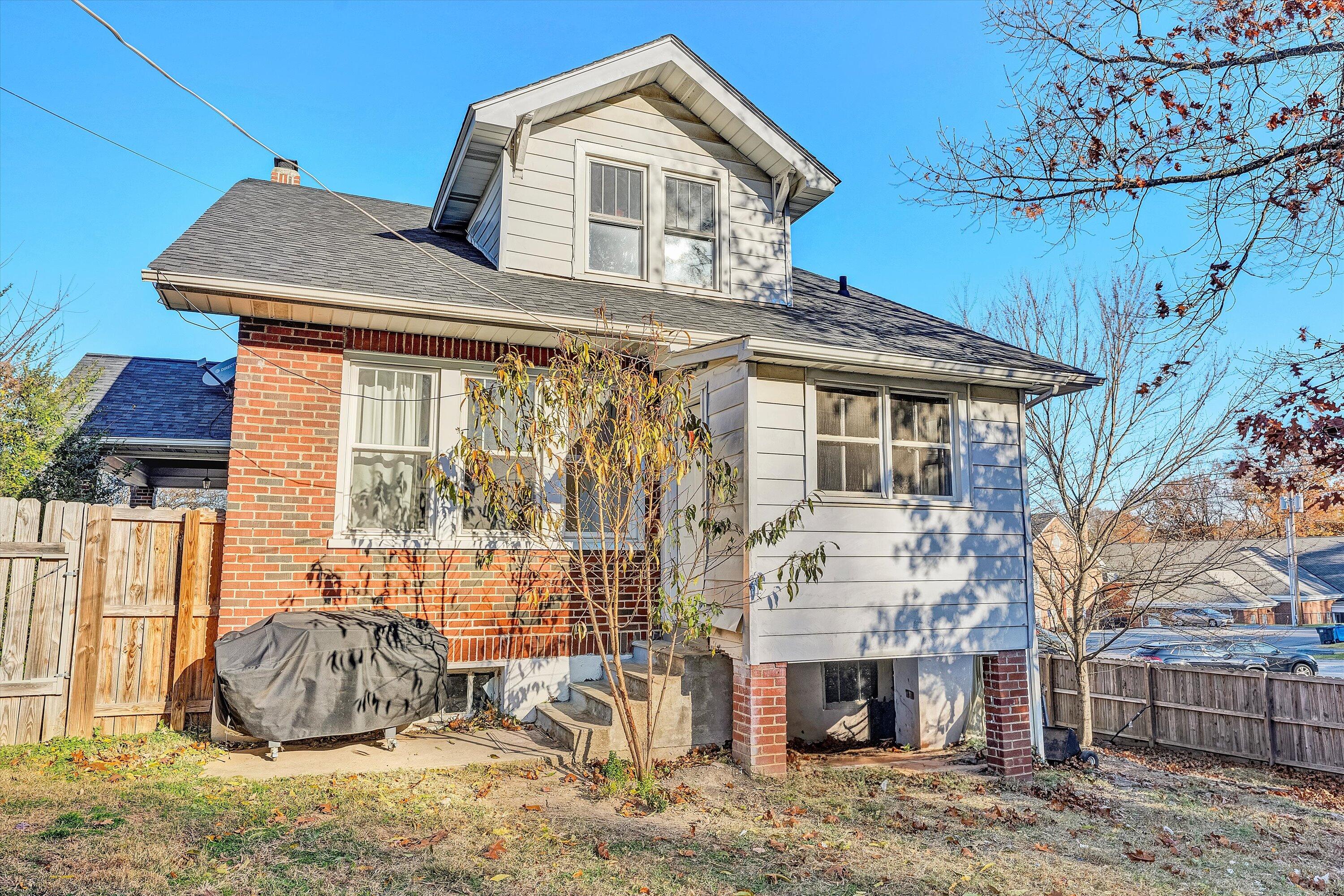 2660 Sweetbrier AVE SW