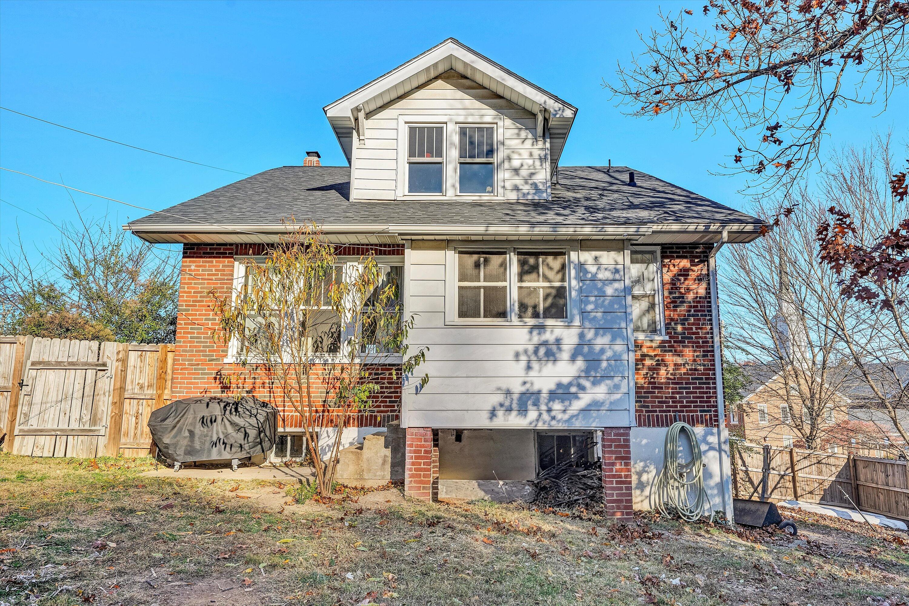 2660 Sweetbrier AVE SW