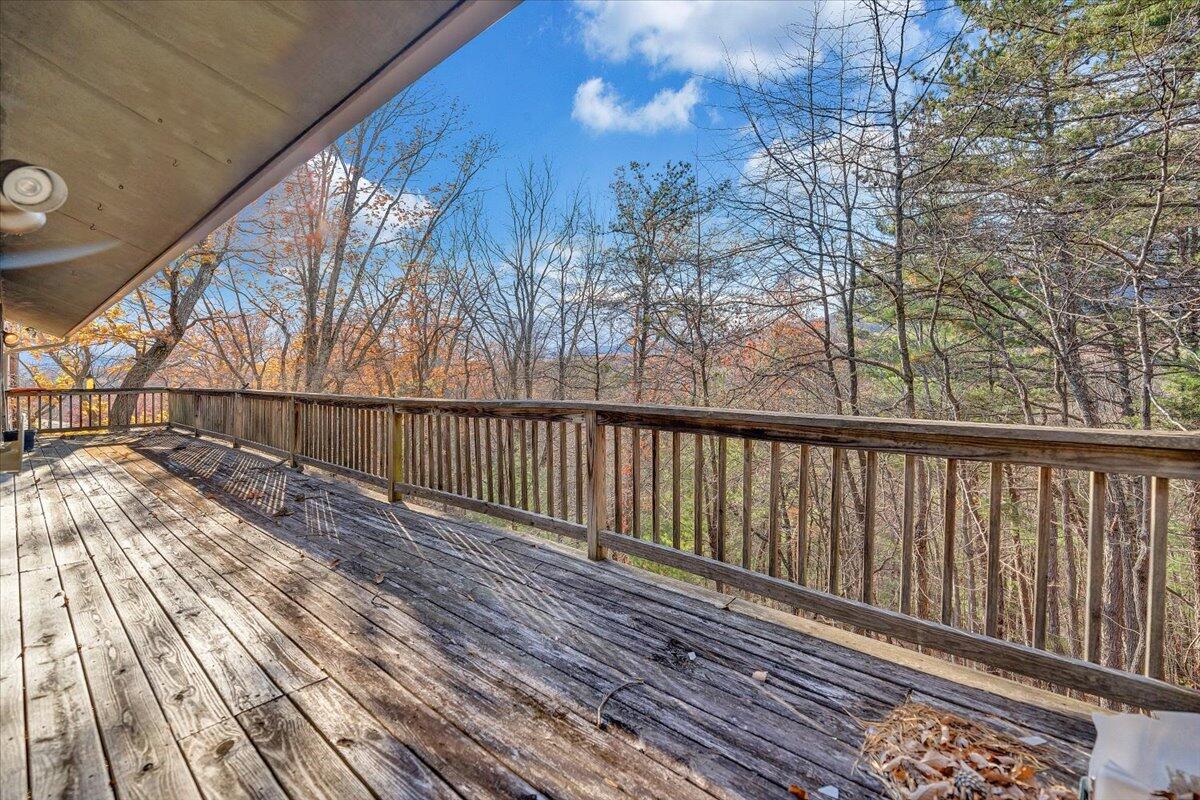 1884 Oak DR