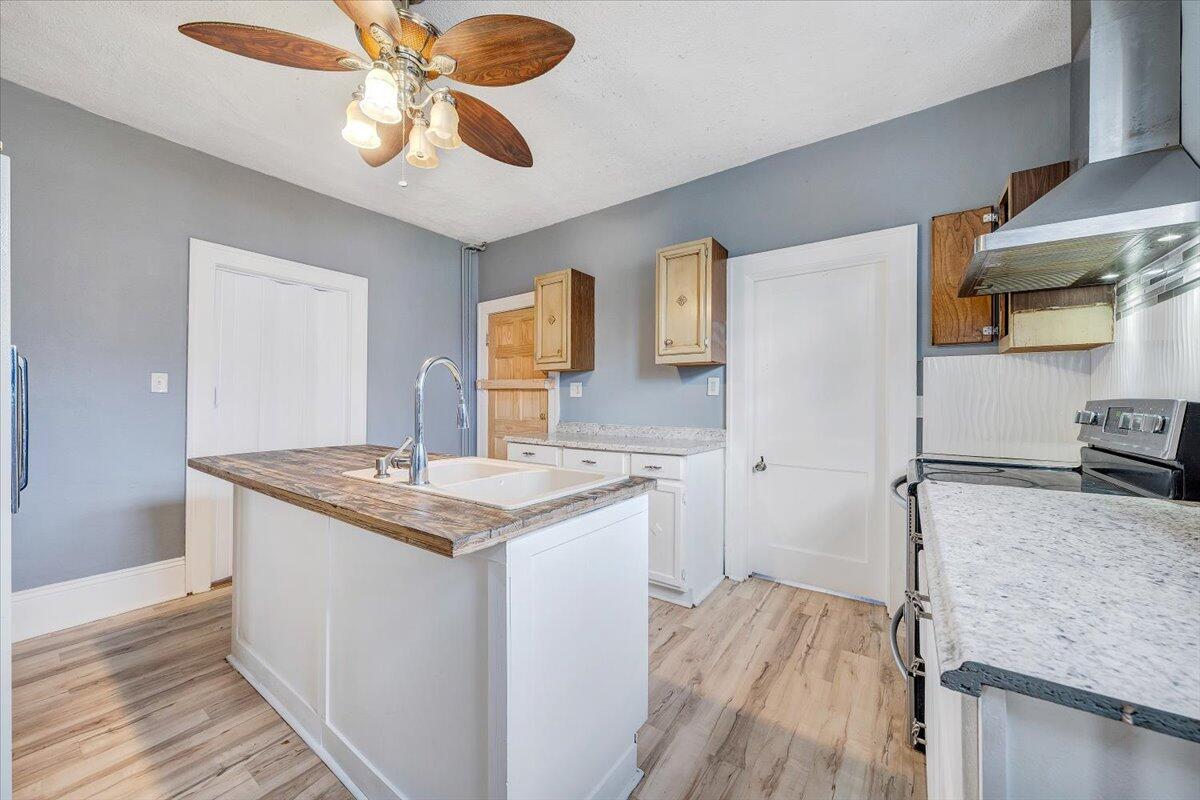 3309 Birchwood AVE NE