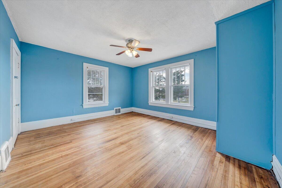 3309 Birchwood AVE NE