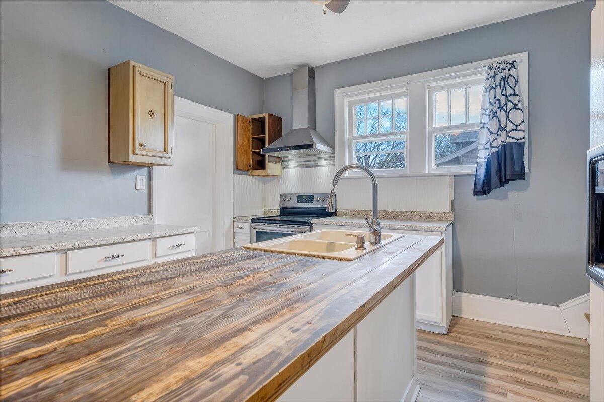 3309 Birchwood AVE NE