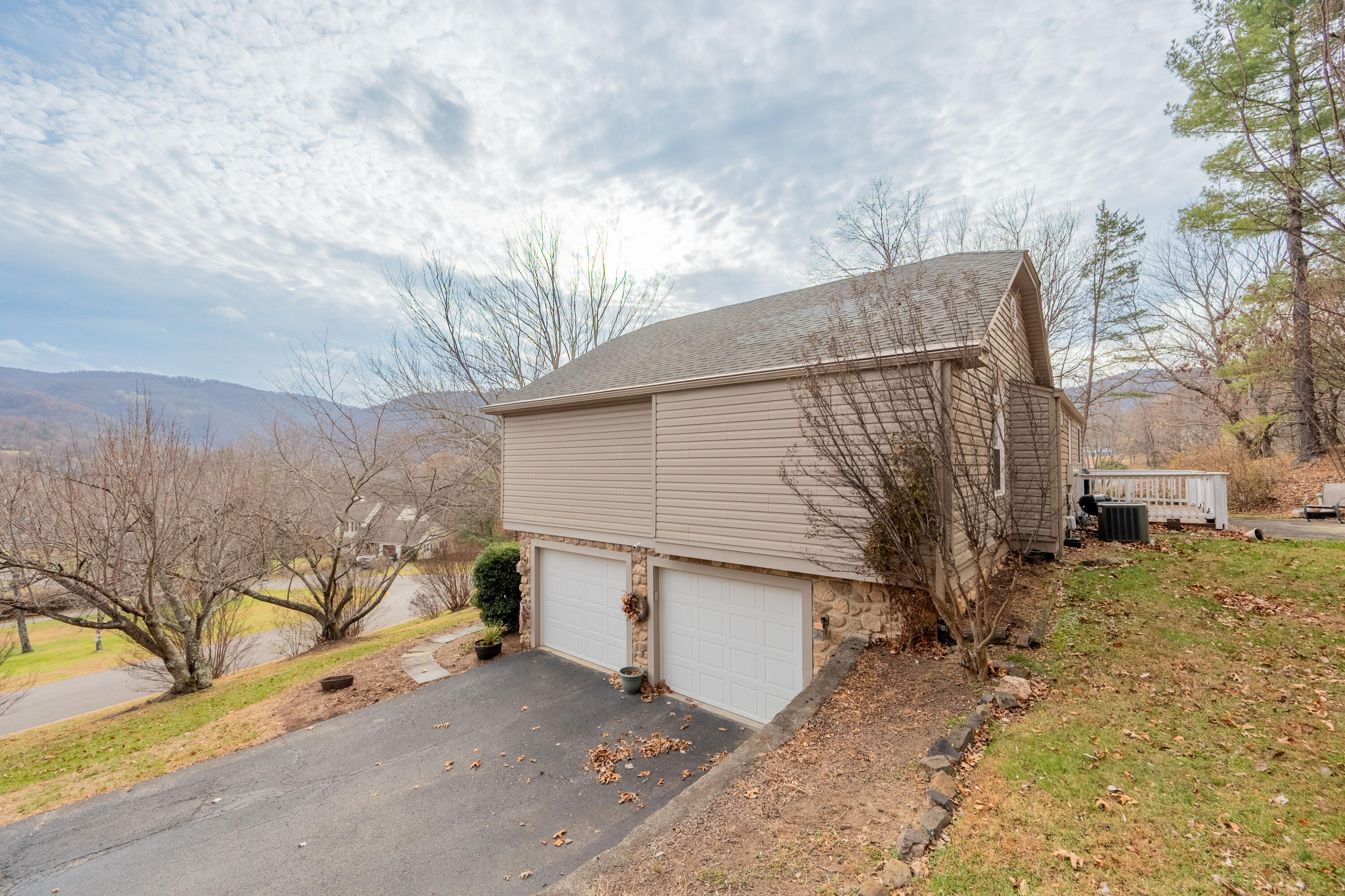 8011 Cedar Edge RD