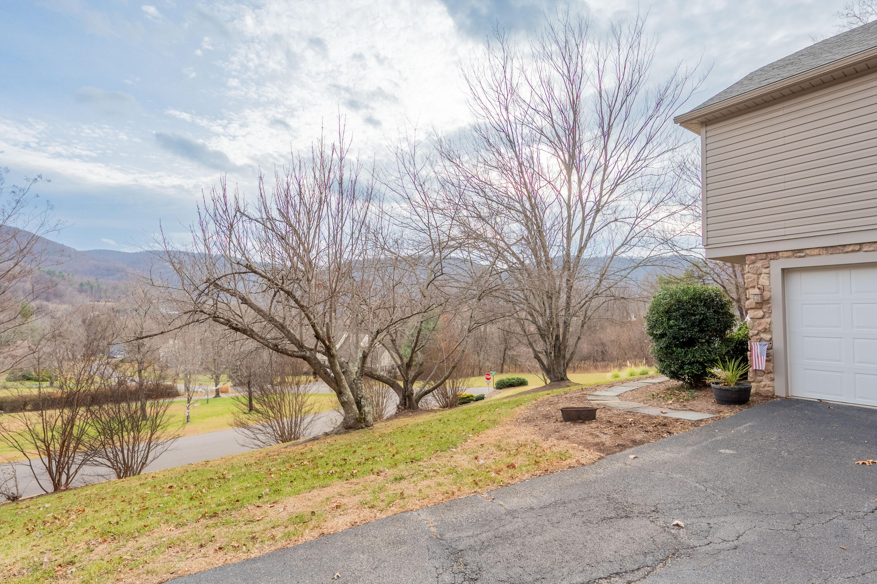 8011 Cedar Edge RD