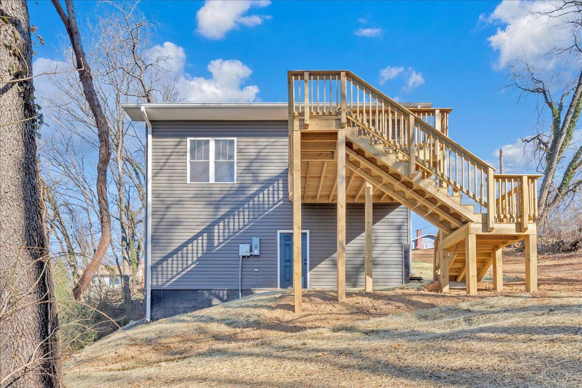 1225 15th ST SE