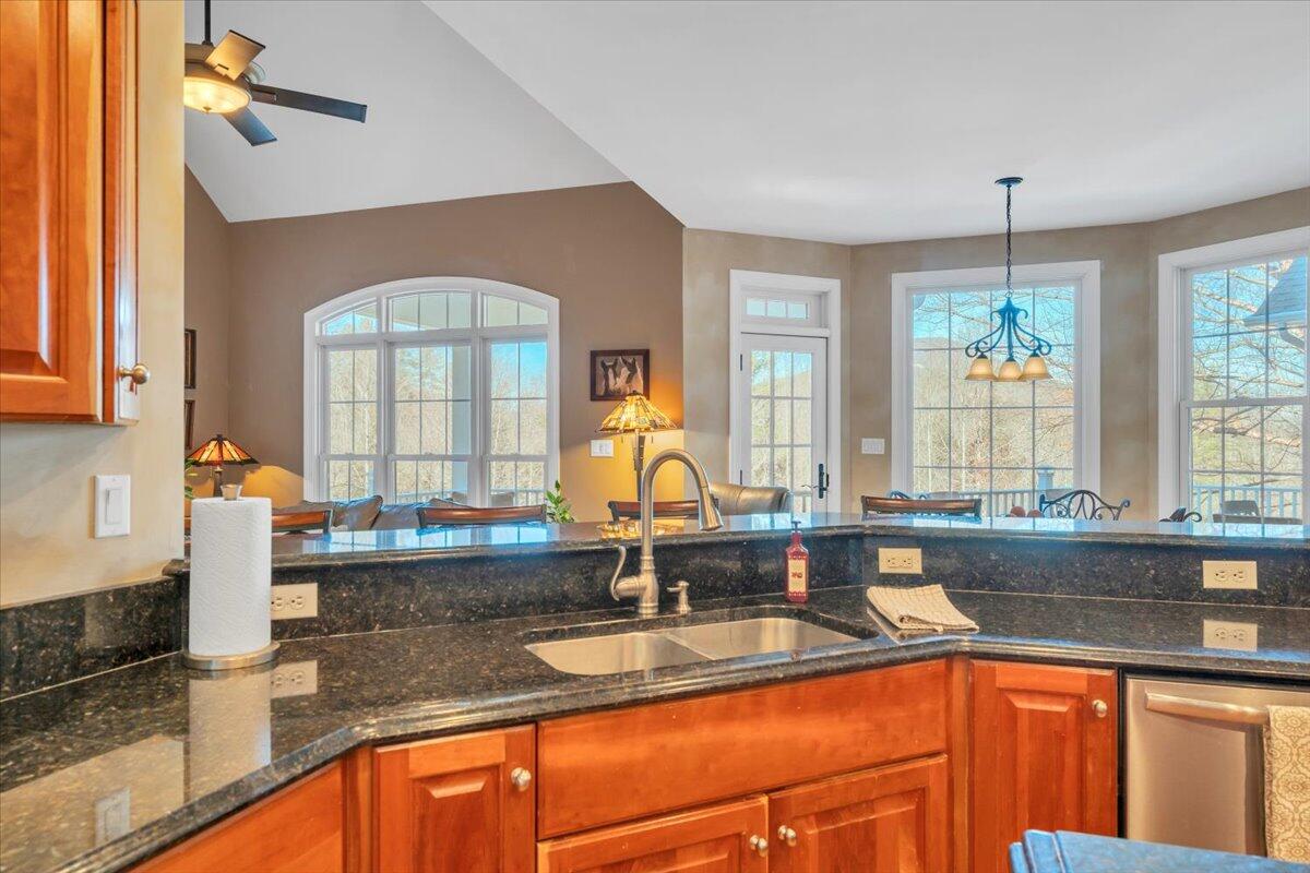 5565 Carons View LN