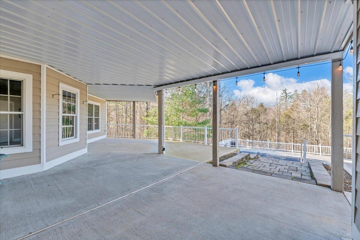 5565 Carons View LN