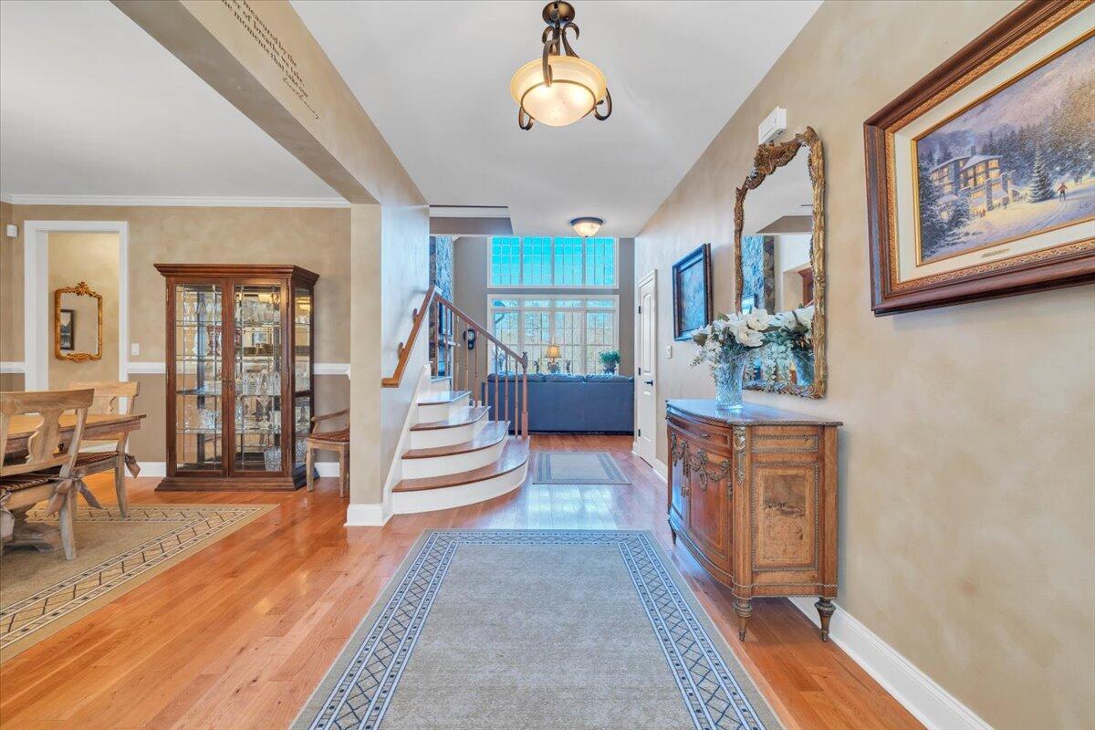 5565 Carons View LN