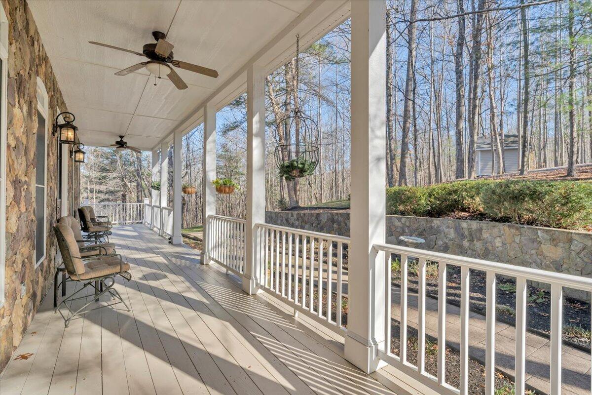 5565 Carons View LN