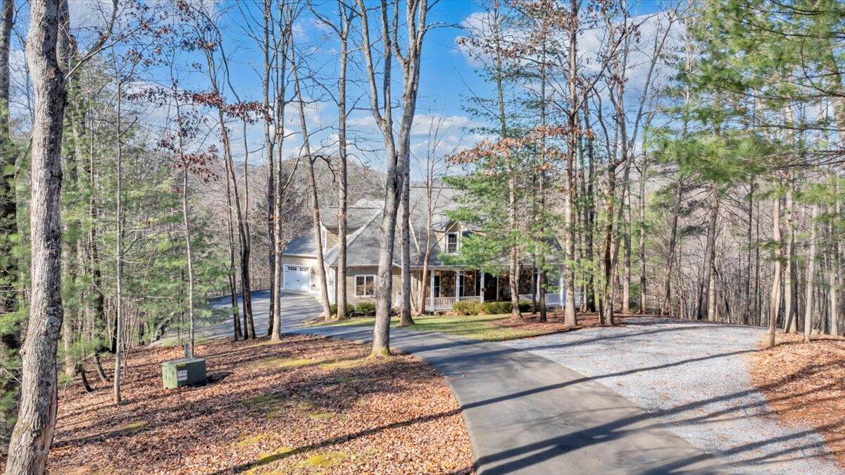5565 Carons View LN