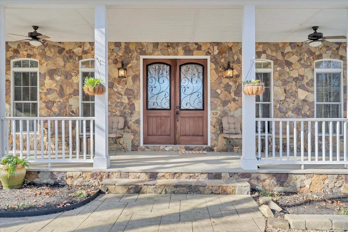 5565 Carons View LN