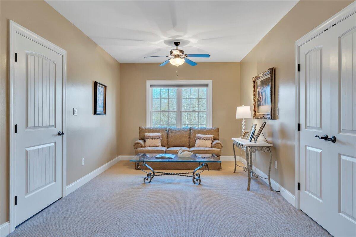 5565 Carons View LN