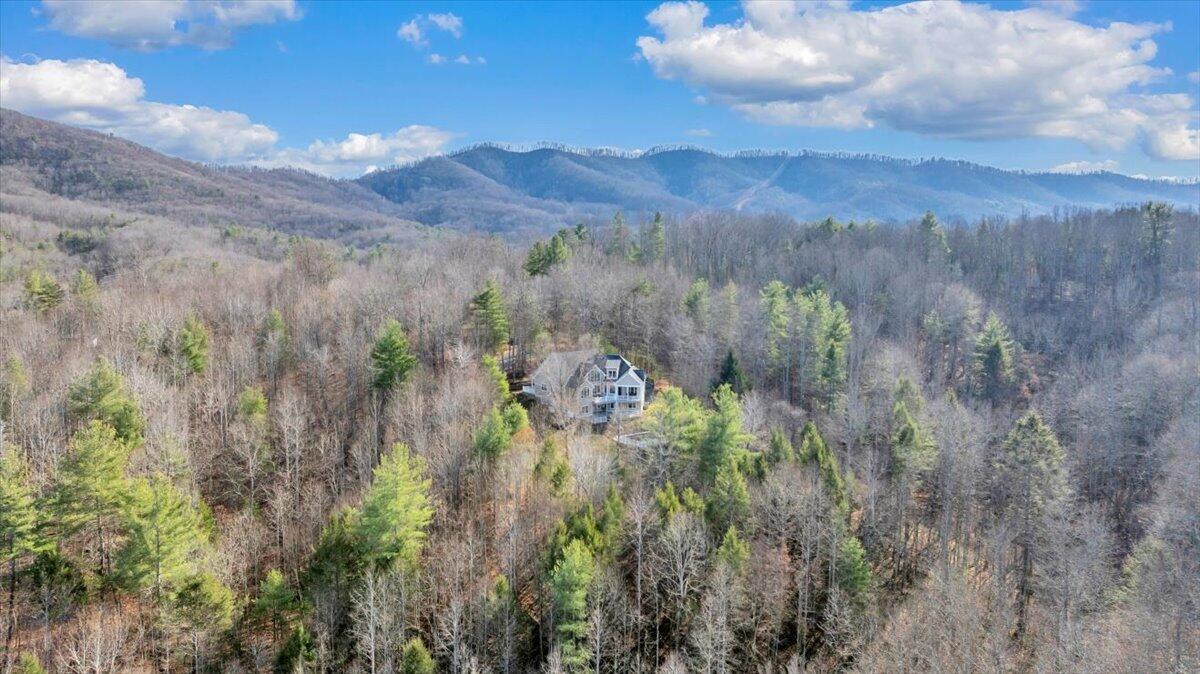5565 Carons View LN