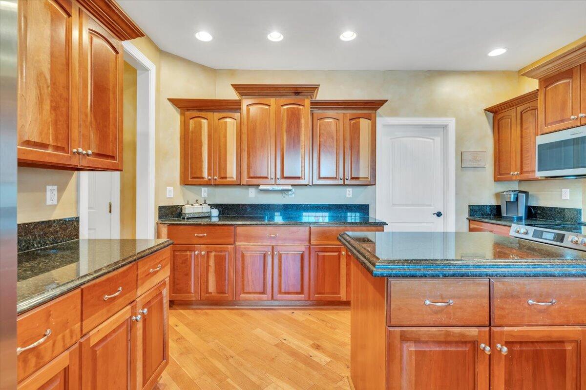 5565 Carons View LN