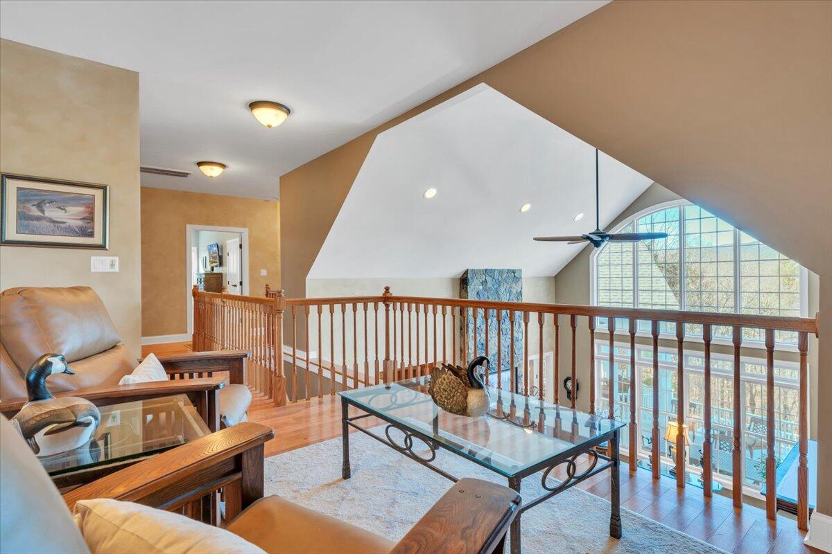 5565 Carons View LN