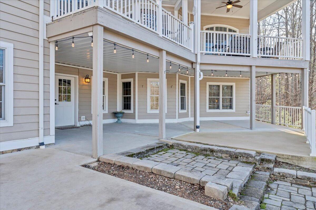 5565 Carons View LN