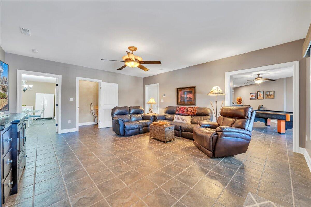 5565 Carons View LN