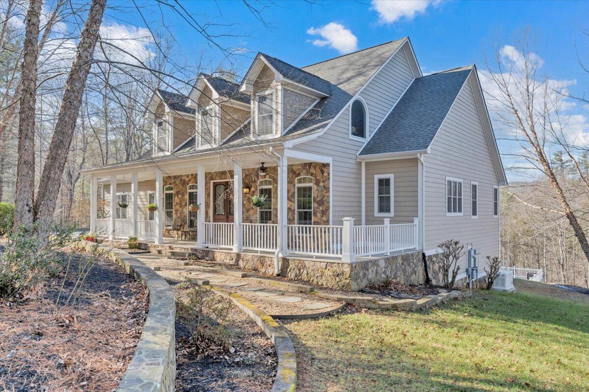 5565 Carons View LN