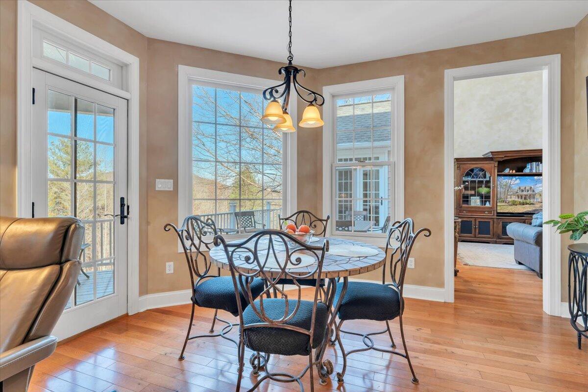 5565 Carons View LN